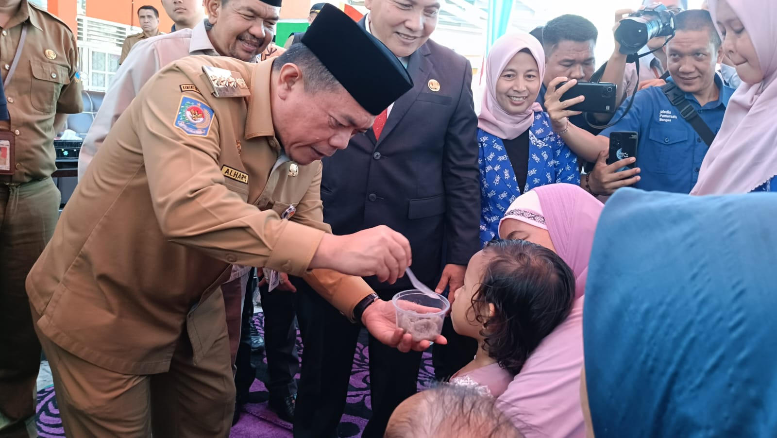 Al Haris canangkan PIN Polio dan launching inovasi stunting di Sarolangun, Selasa (23/7)
