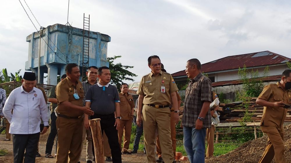 Gubernur Al Haris didampingi Varial Adhi Putra tinjau pembangunan gedung baru SMAN 12 Kota Jambi
