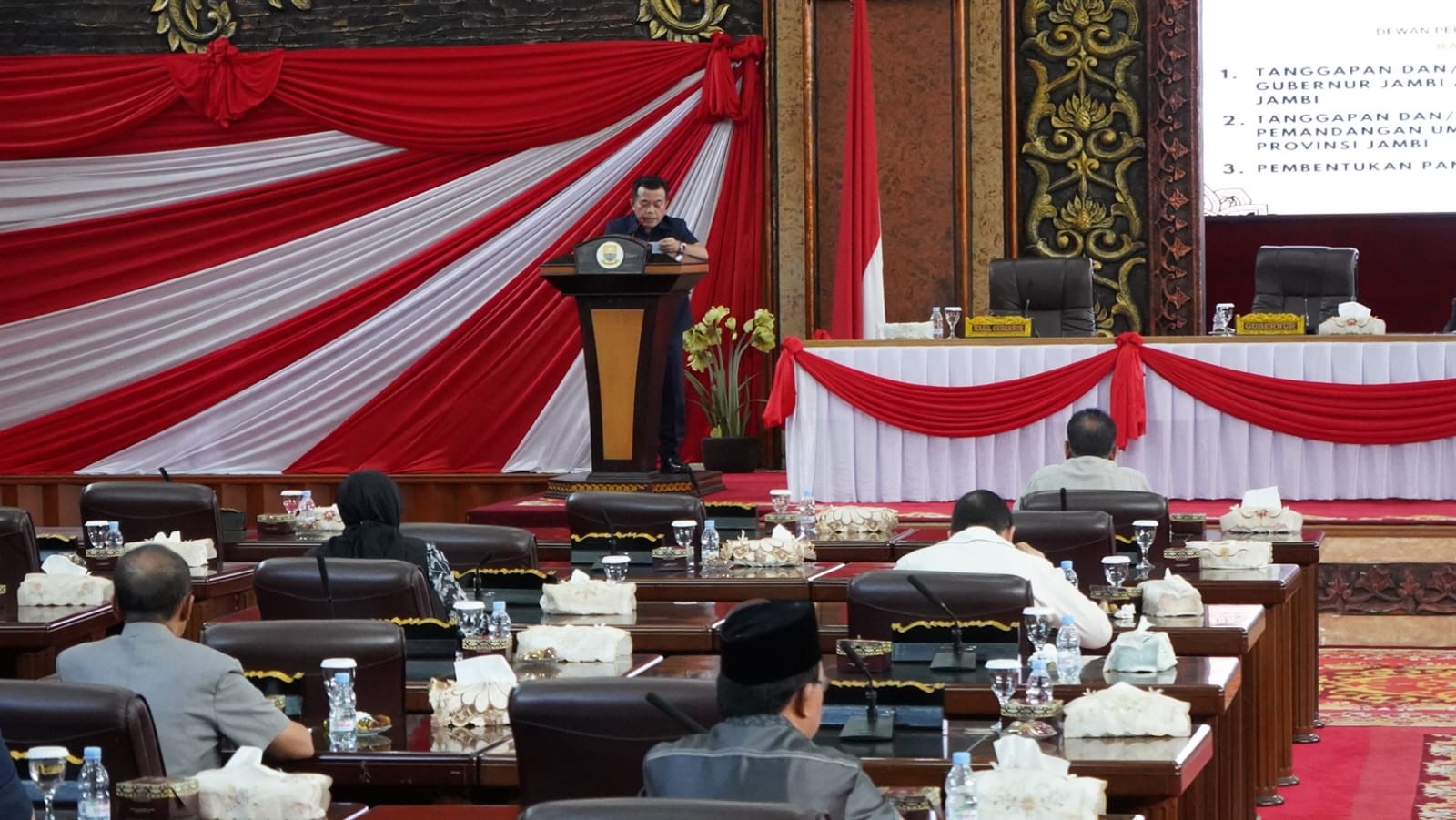 Al Haris Sampaikan Jawaban Pemerintah Terhadap Pemandangan Fraksi DPRD Provinsi Jambi, Selasa (8/8)