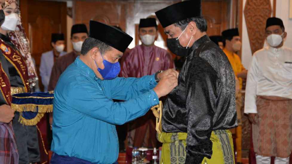 Gubernur Al Haris saat lantik Ketua LAM Provinsi Jambi, HBA