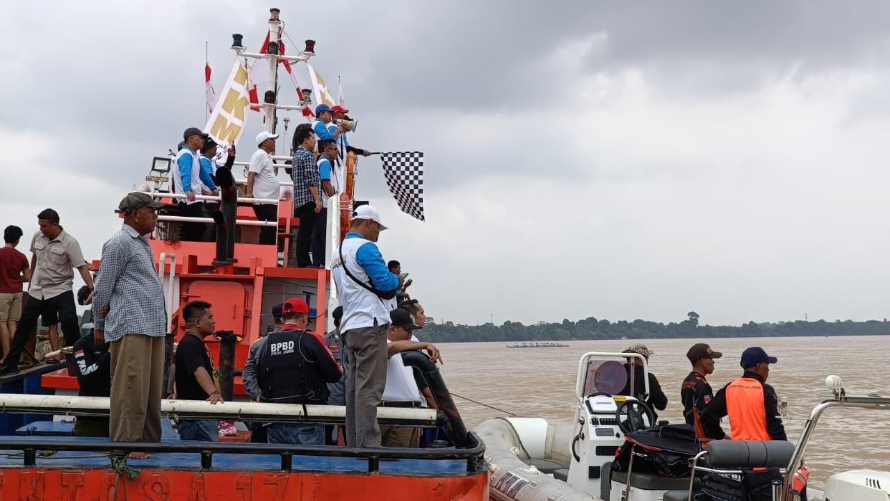 Al Haris buka lomba pacu perahu tradisional Jambi Kota Seberang, Minggu (20/8)