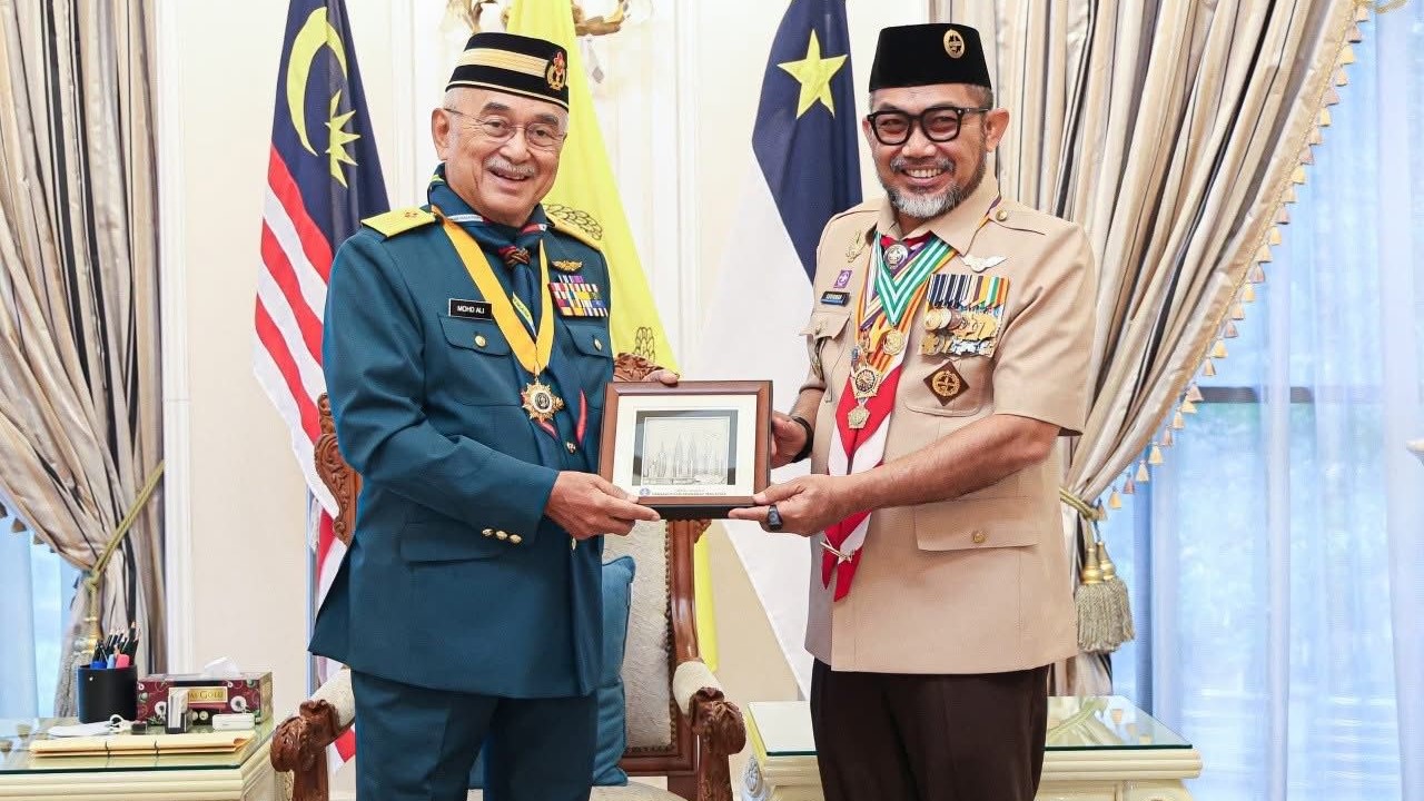 Gubernur Al Haris raih penghargaan Bintang Emas dari Malaysia