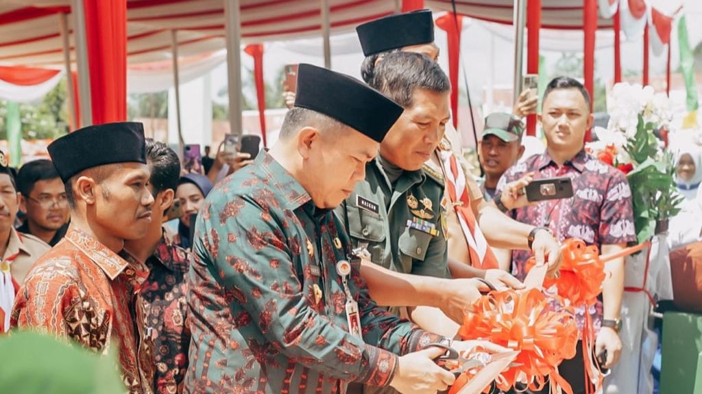 Gubernur Al Haris resmikan MTs Soleh Al Mubarok Tungkal Ulu, Kamis (11/5)