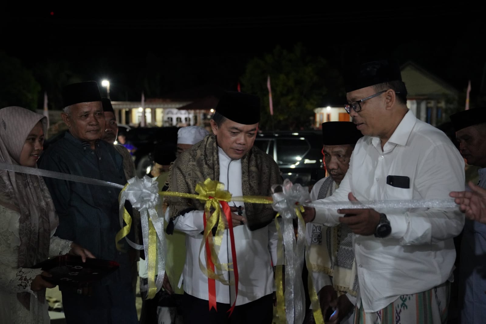 Gubernur Al Haris saat resmikan Masjid Jami’ Al-Mu’minin Pamenang