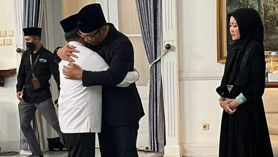 Al Haris saat takziah ke kediaman Ridwan Kamil 