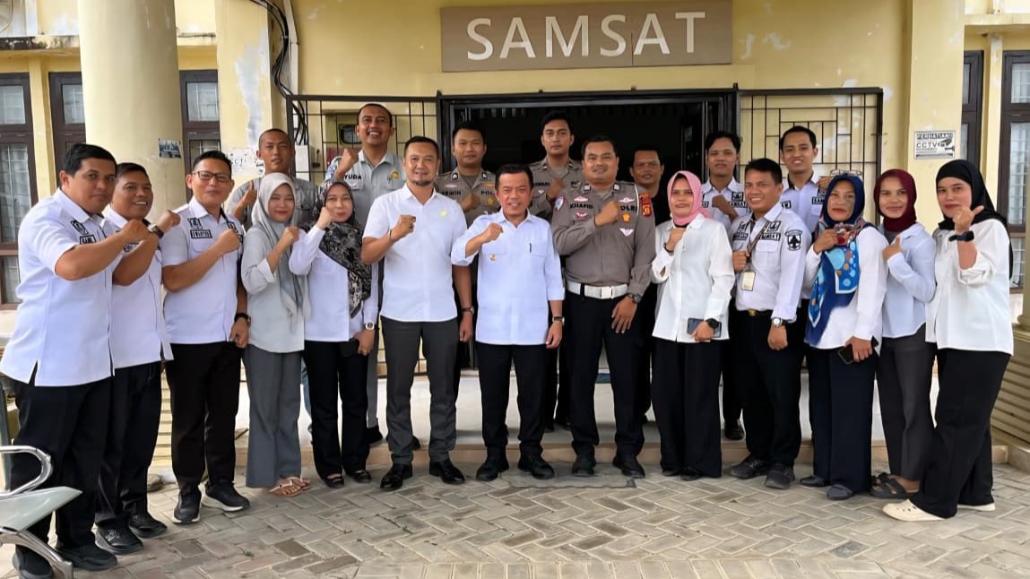 Al Haris saat sidak ke Samsat Tebo