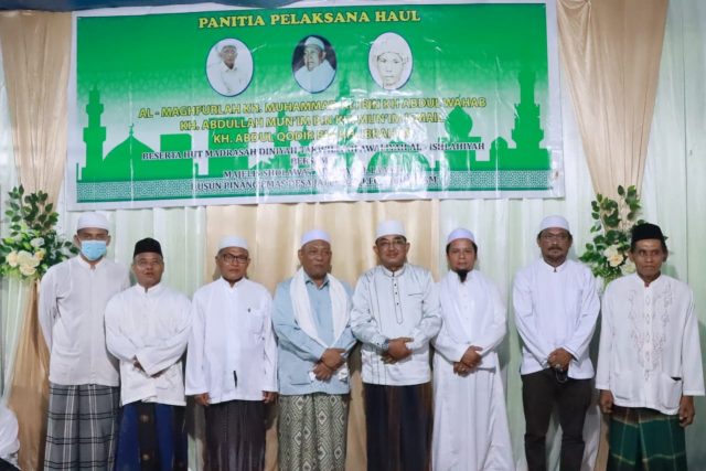 Bupati Anwar Sadat saat hadiri haul di Madrasah Diniyah Al Ishalahiyyah di Dusun Pinang Emas