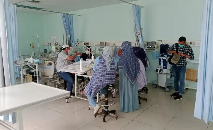 Bupati Anwar Sadat jenguk Sekda yang dirawat pasca kecelakaan, Jumat (6/1)