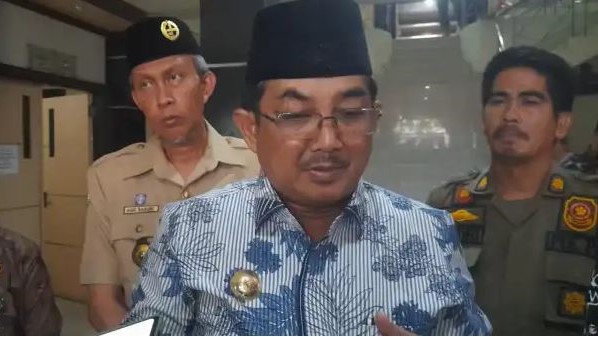 Bupati Anwar Sadat