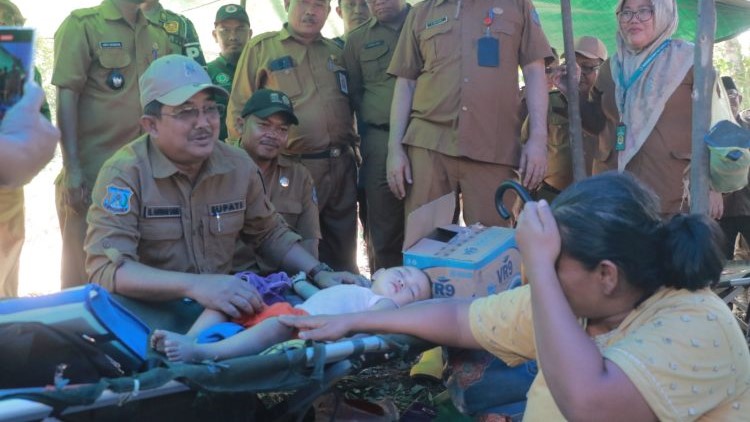 Anwar Sadat kunjungi korban banjir di Betara, Selasa (20/1)