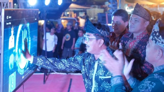 Bupati Anwar Sadat saat launching internet gratis di ruang publik