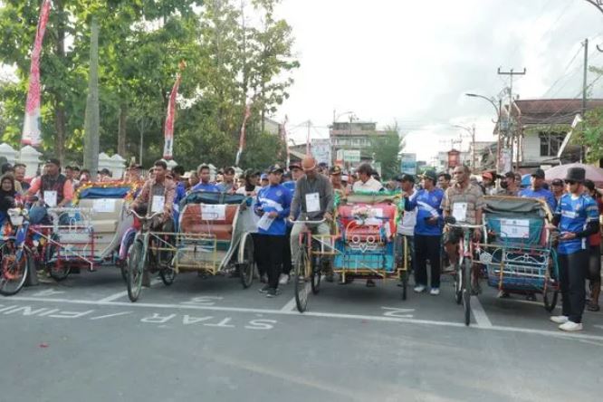 Anwar Sadat buka lomba balap becak hias