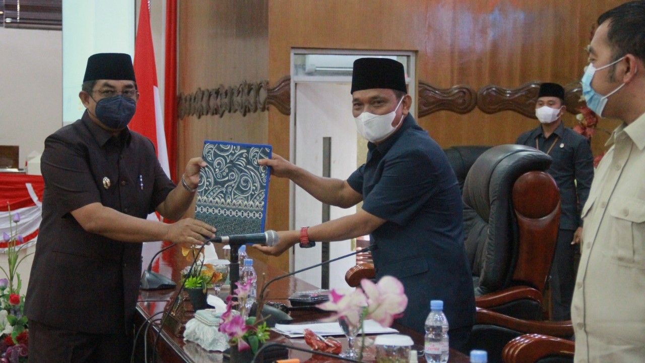 Bupati Anwar Sadat hadiri rapat paripurna penyampaian 3 Ranperda