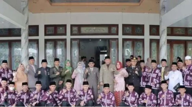 Bupati Anwar Sadat lepas kafilah Tanjab Barat mengikuti MTQ ke-51 tingkat Provinsi Jambi