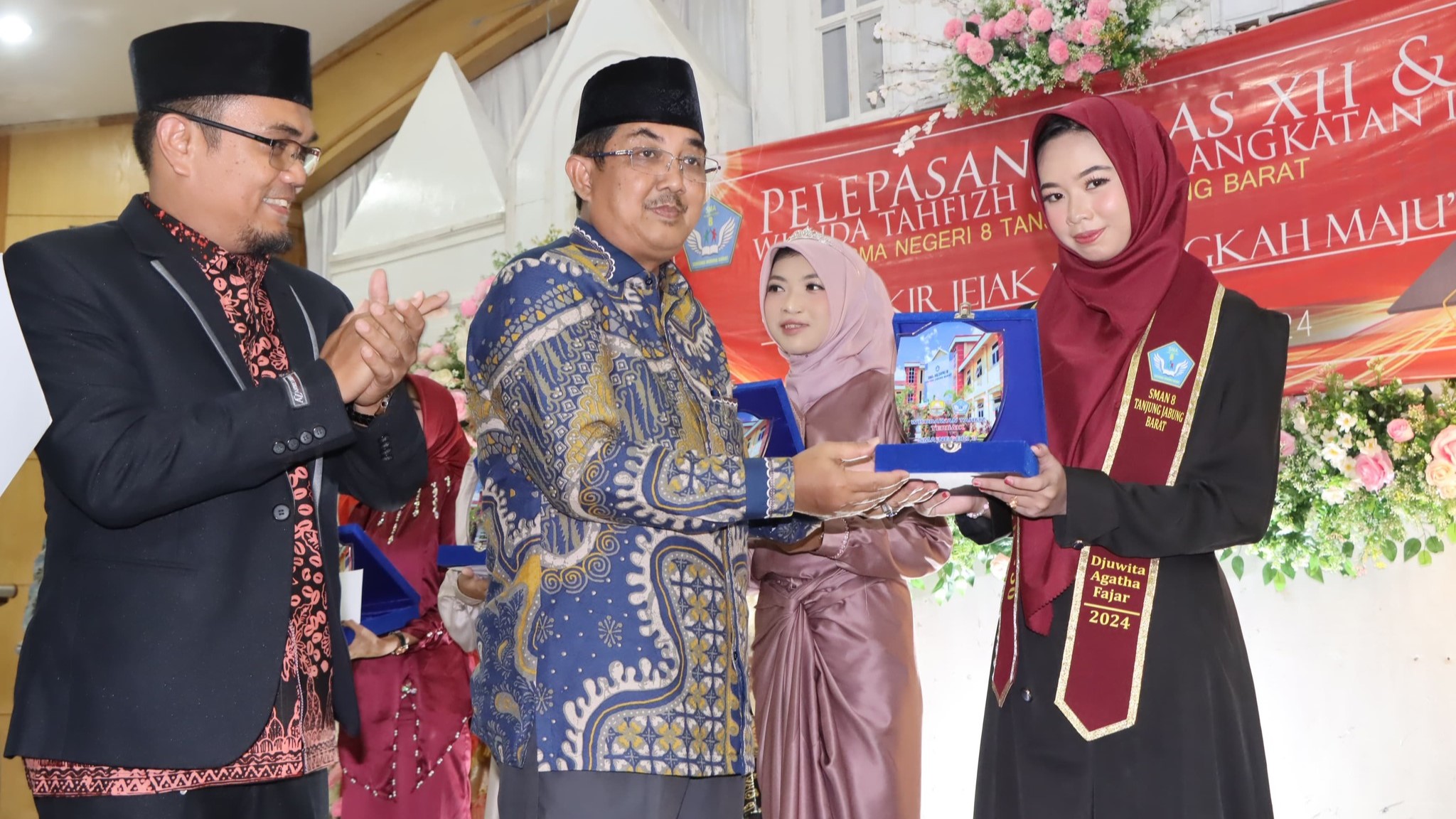 Anwar Sadat hadiri pelepasan Siswa Kelas XII dan Wisuda Tahfizul Qur'an Juz 30 SMAN 8 Tanjab Barat