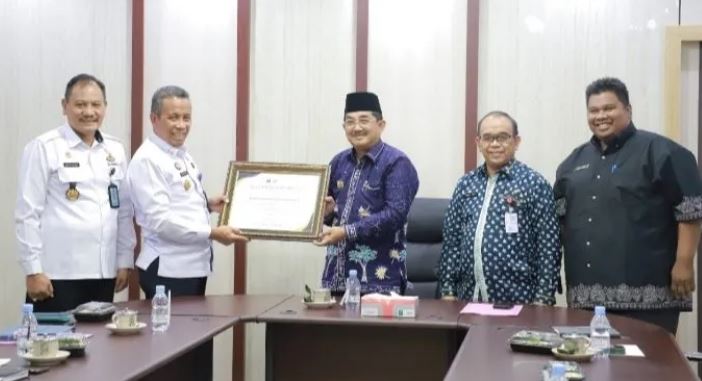 Bupati Anwar Sadat terima penghargaan peduli kekayaan intelektual dari Kemenkumham, Kamis (19/1)