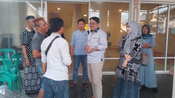 Anwar Sadat saat mengunjungi Posko UK#2, Sabtu (3/8)