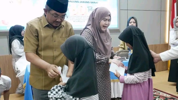 Bupati Anwar Sadat Santuni 100 Anak Yatim di Ultah ke-60