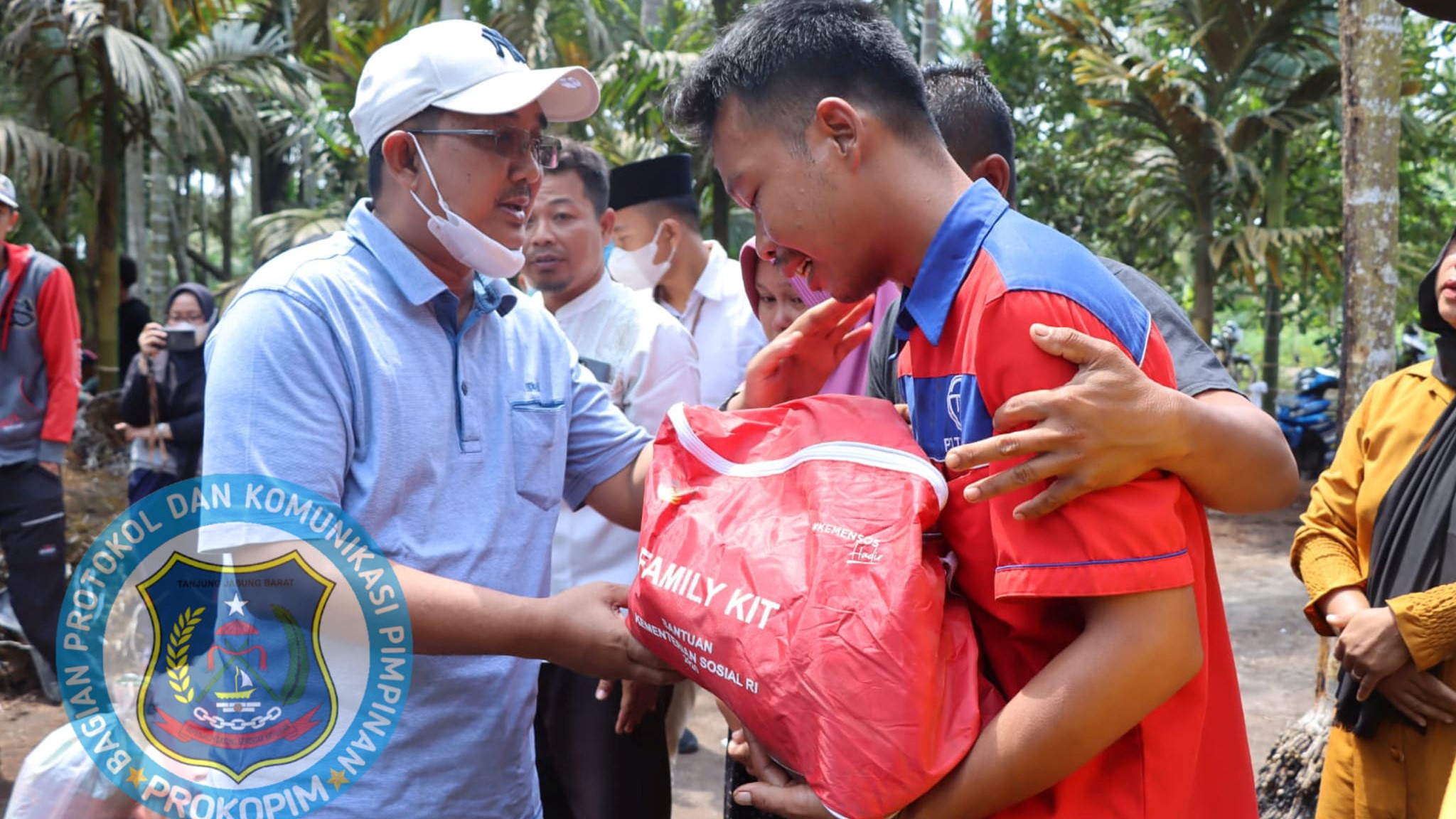 Bupati Anwar Sadat saat tinjau kebakaran di Parit Mursid RT 14 Kelurahan Senyerang