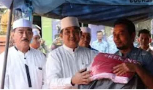 Bupati Anwar Sadat tinjau lokasi kebakaran di Kecamatan Tungkal Ilir, Jumat (17/2)