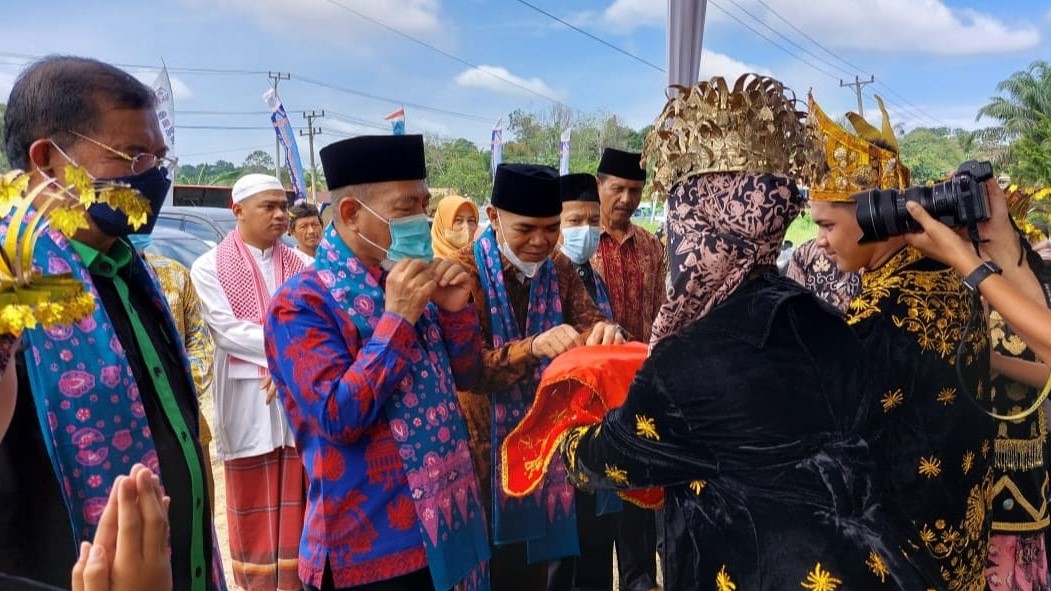 Aspan bersama Bupati Mashuri saat hadiri pelantikan HKK dan IPK Merangin