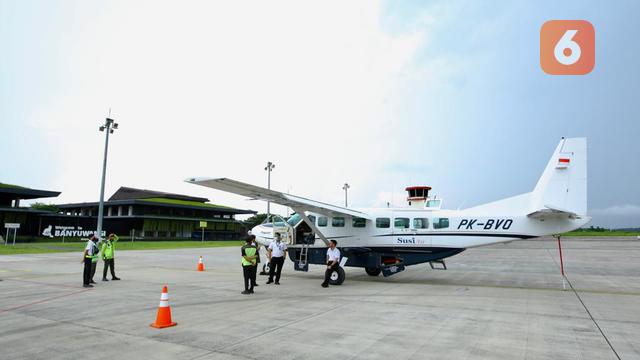 Basarnas evakuasi korban kecelakaan Pesawat Susi Air