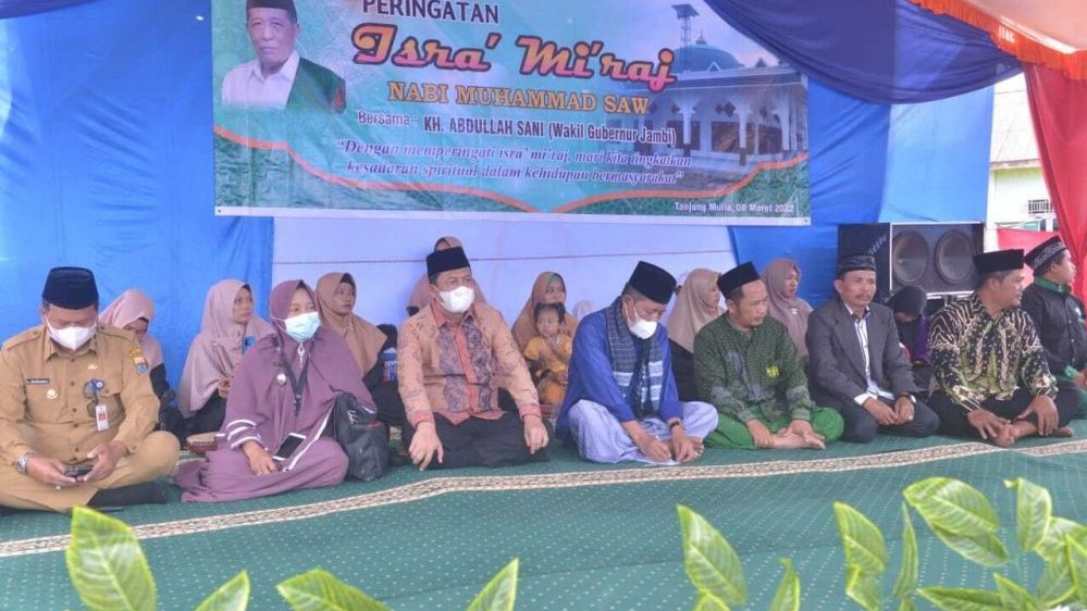Wabup BBS saat dampingi Wagub Abdullah Sani peringati Isra Miraj