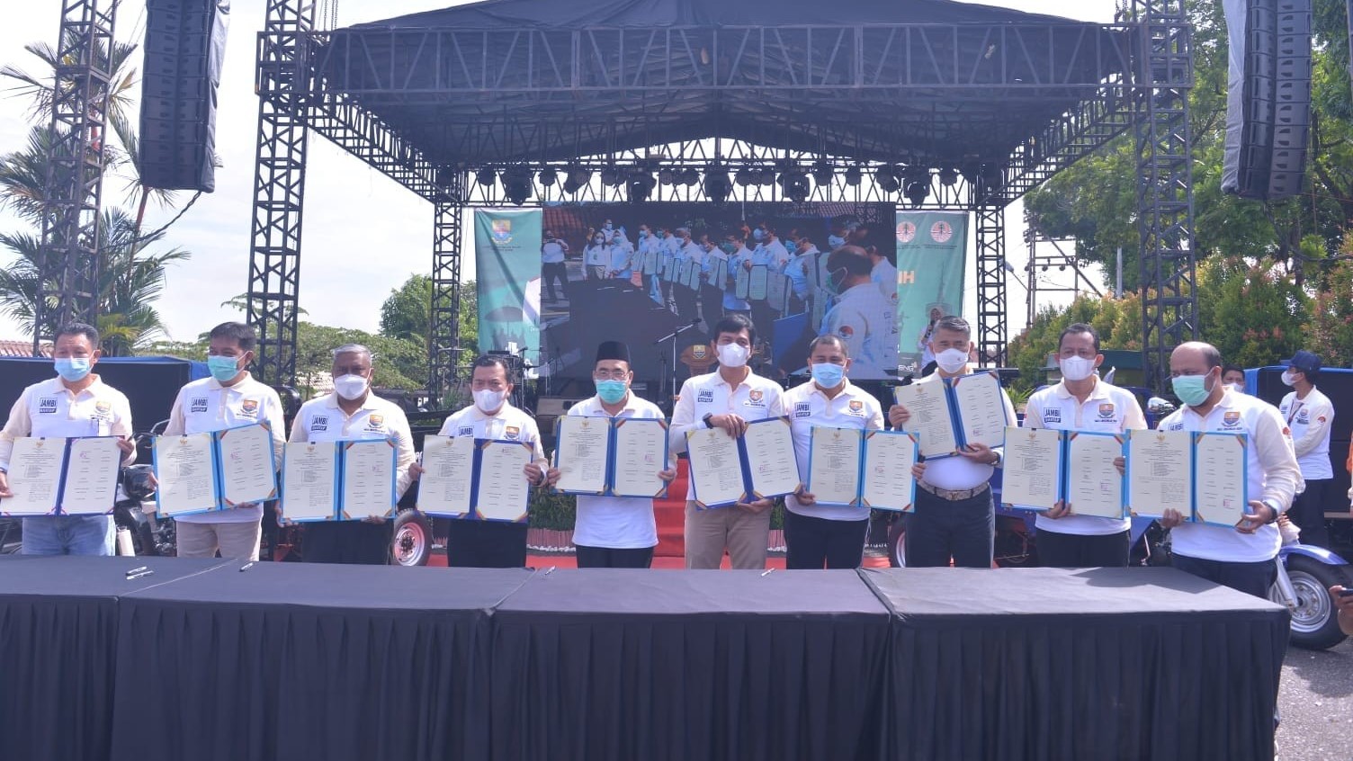 Wabup BBS saat tanandatangani MoU Jambi tentang gerakan Sungai Batanghari Bersih