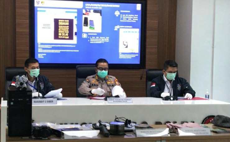 Divisi Humas Polri saat gelar press conference live