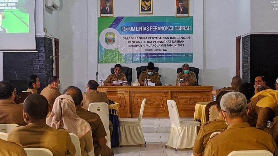 Sekda Budhi Hartono saat gadiri Forum Lintas Perangkat Daerah Muaro Jambi