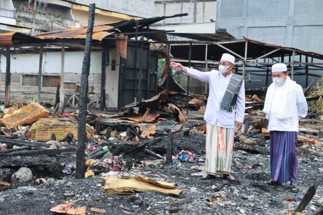 Bupati Anwar Sadat saat mendampingi Gubernur Al Haris saat tinjau kebakaran di Parit Satu