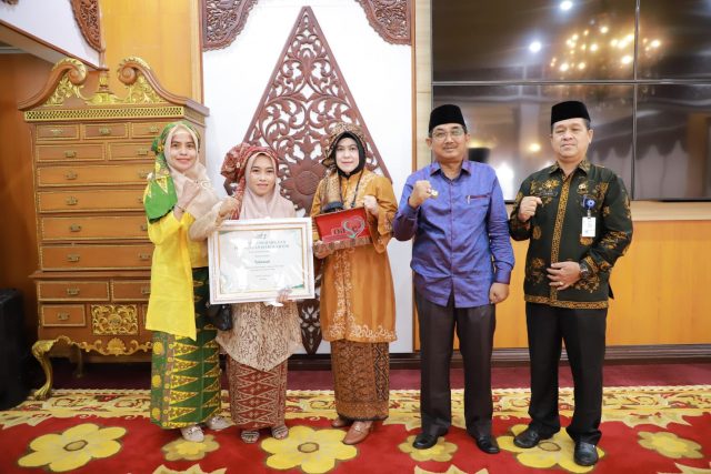 Bupati Anwar Sadat saat peringatan Hari Kartini ke-143
