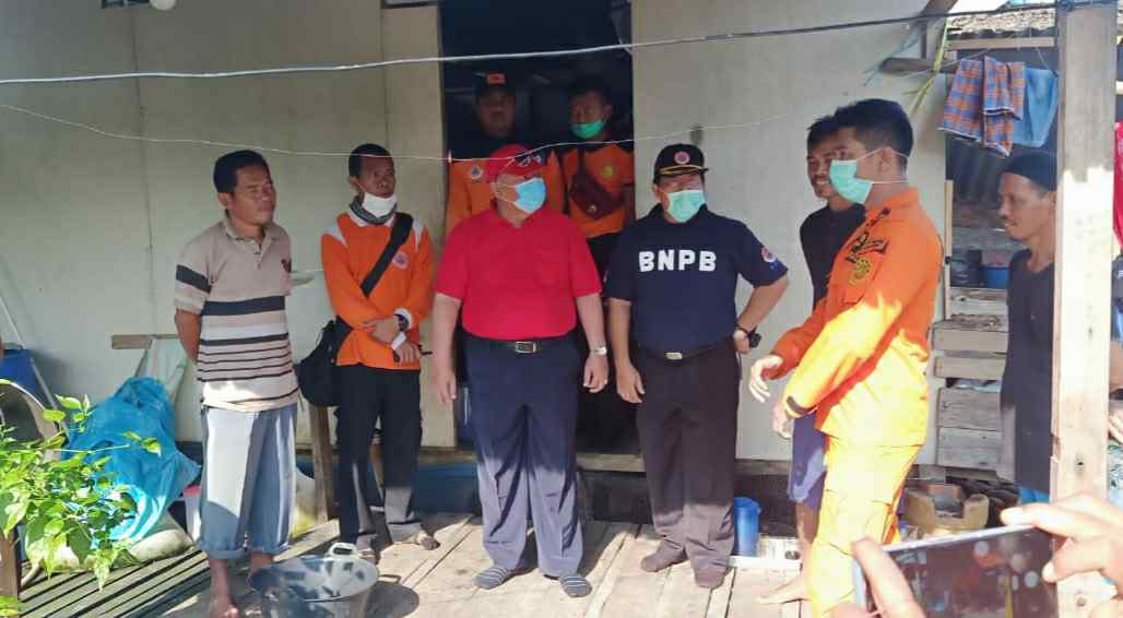 Bupati Safrial saat tinjau lokasi korban tenggelam di Sungai Saren