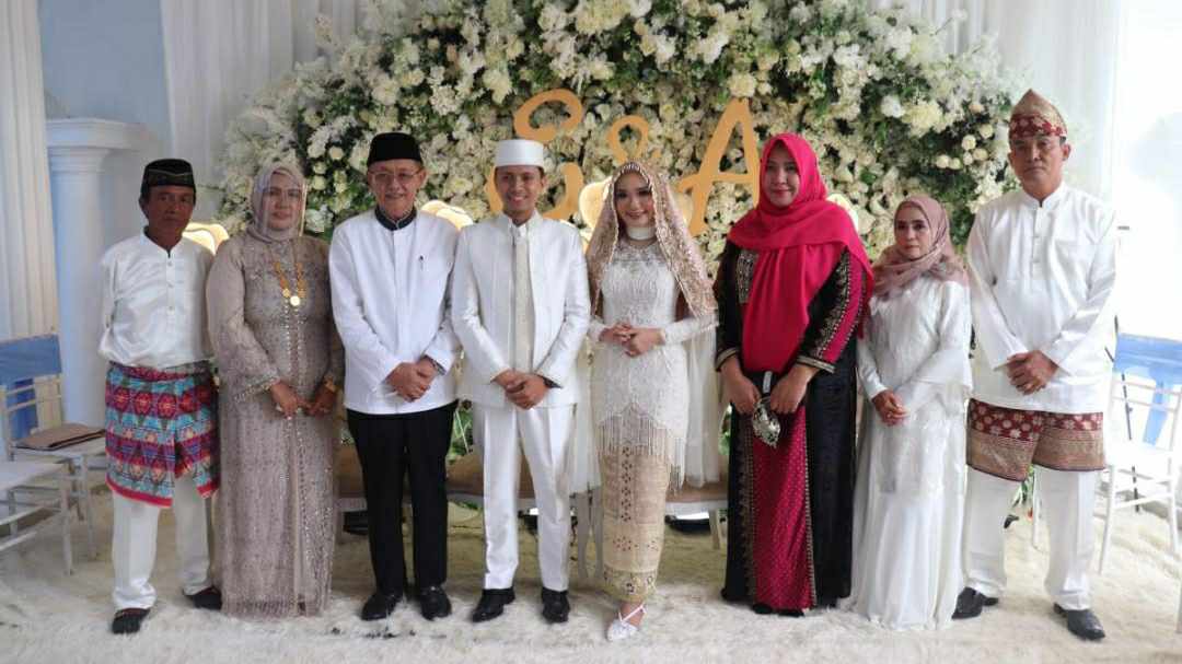 Rosita Endra dan Cek Endra saat hadiri pernikahan putri  Haji Effendi (Pen Itam)