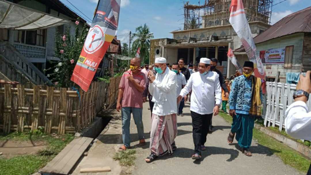 Cek Endra saat bersilaturahmi bersama Warga Desa Lubuk Niur, Kecamatan Tanah Tumbuh, Bungo
