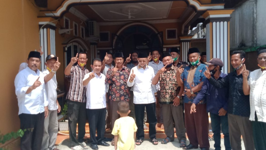 Cek Endra saat bersilaturahmi di Desa Meribung, Kecamatan Limun