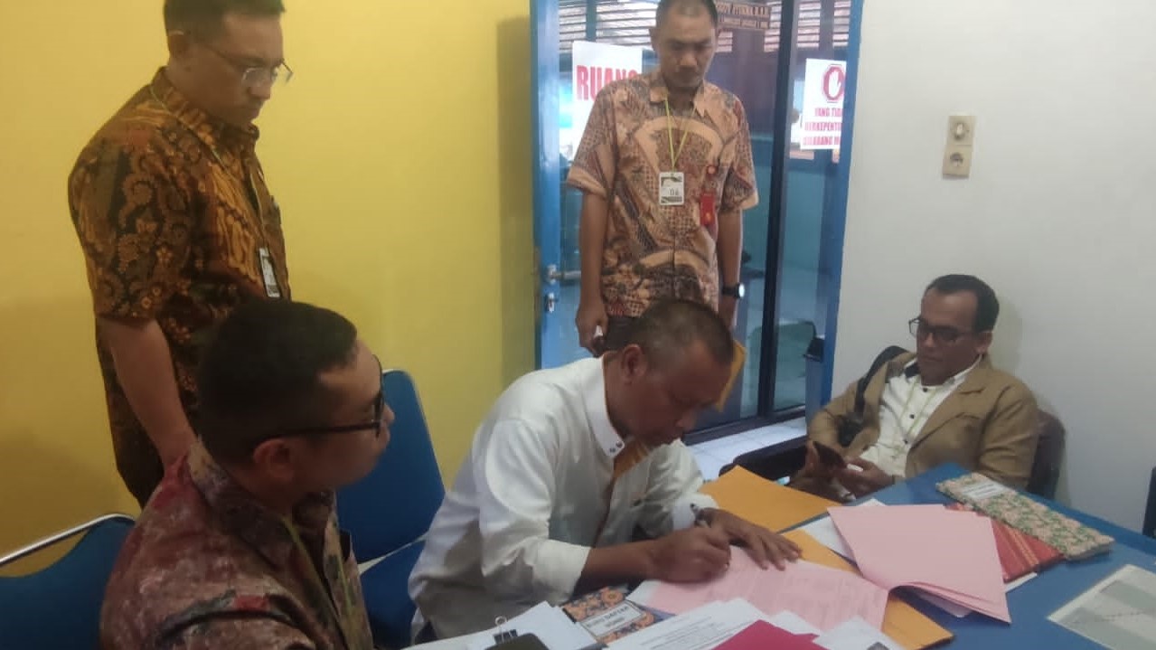 Penyidik Pidsus tahan tersangka pencucian uang Dadang Suryanto