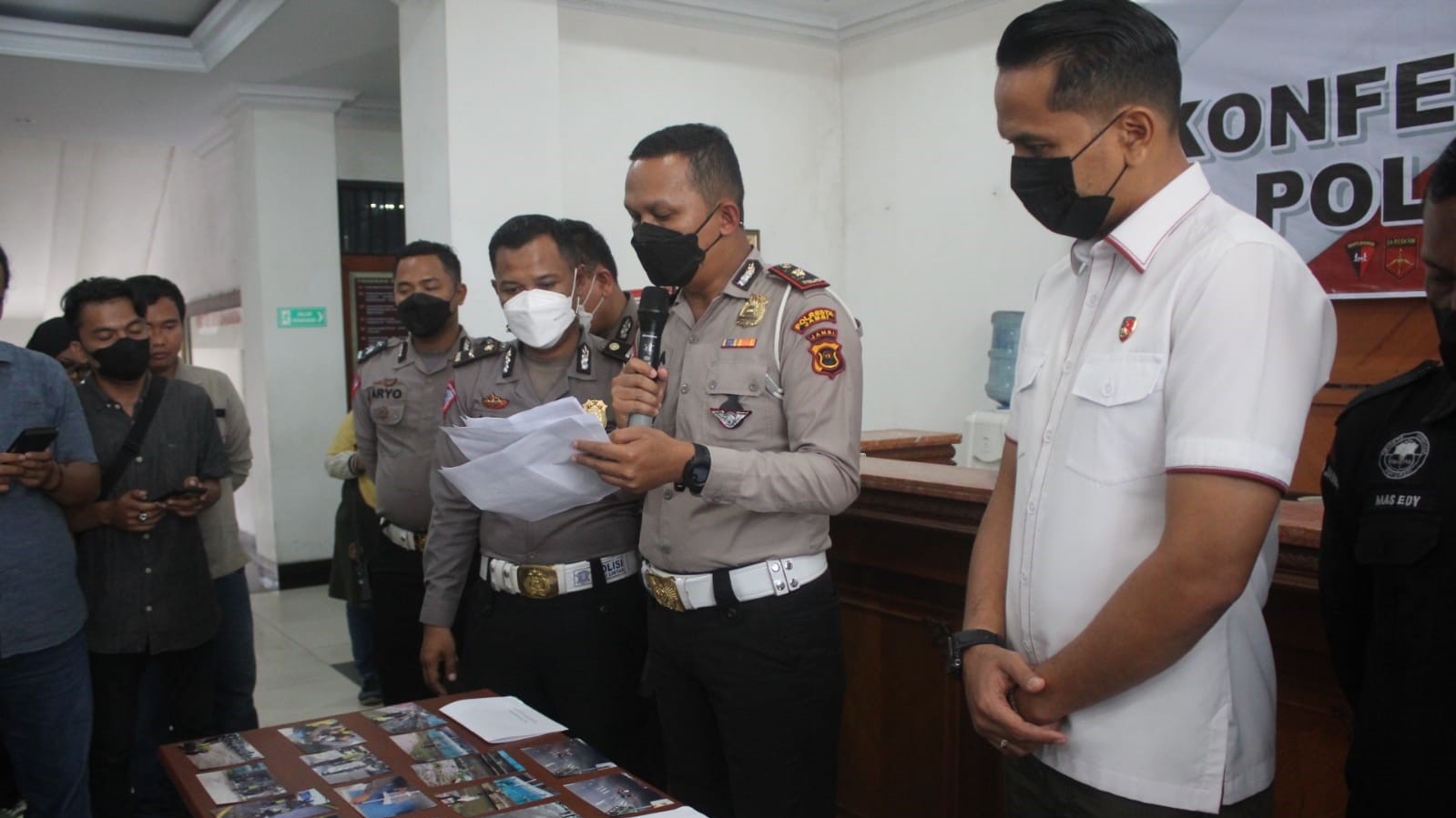 Dirkrimum Polda Jambi saat ungkap kasus kematian K di dalam IPAL