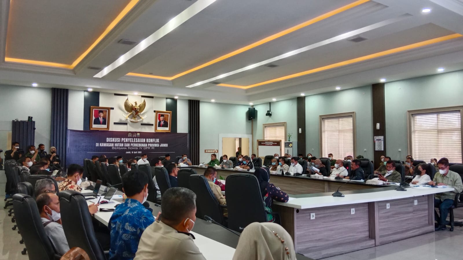 Diskusi penyelesaian konflik di kawasan hutan dan perkebunan Provinsi Jambi