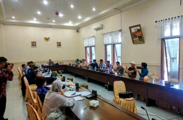 Audiensi kelompok tani dengan Pansus Konflik Lahan DPRD Provinsi Jambi