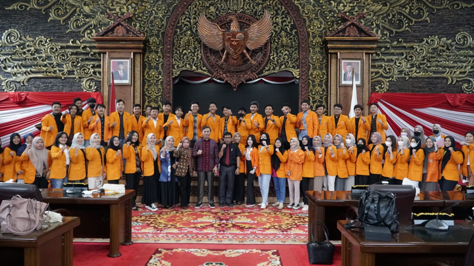 Edi Purwanto saat berikan kuliah umum kepada mahasiswa Fakultas Hukum UNJA, Jumat (26/5)