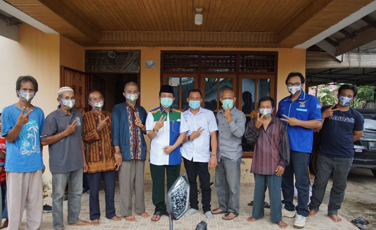 Fachrori saat silaturahmi dengan warga Mekar Jaya