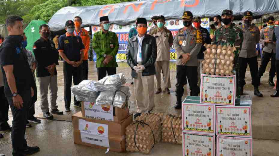 Fachrori Umar saat terima bantuan dari SKK Migas Petrochina Jambi