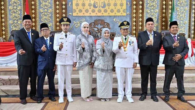 Pimpinan DPRD Kota Jambi bersama Wali Kota dan Wawako Jambi periode 2025-2030