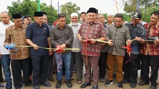 Kemas Faried peresmian jembatan Kampung Bugis Kota Jambi