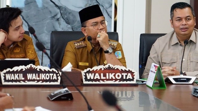Kemas Faried Alfarelly saat rakor bersama Wali Kota Jambi dr Maulana dan Wakil Wali Kota Diza Hazra 