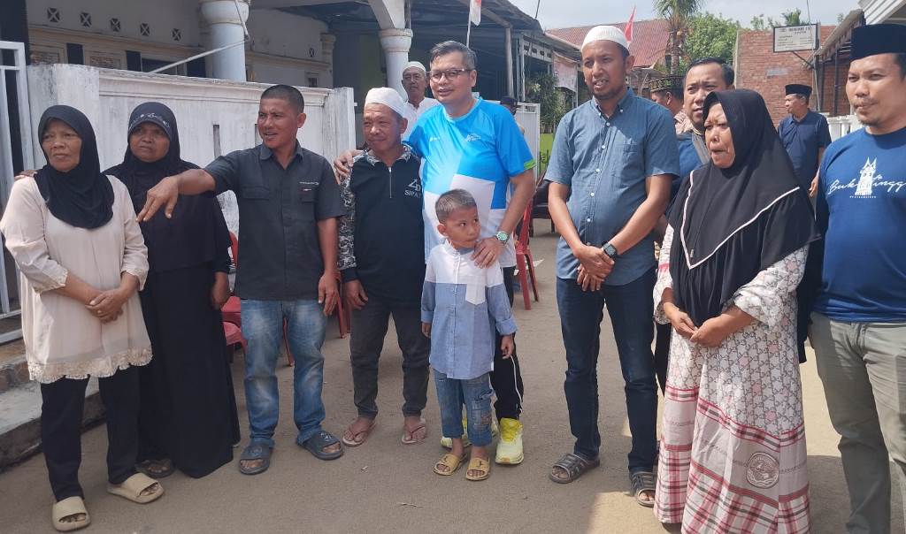 Faried peresmian jalan beton Simpang Rimbo