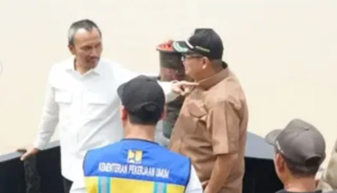 Faried boyong Edi Purwanto tinjau turap di Pasir Panjang