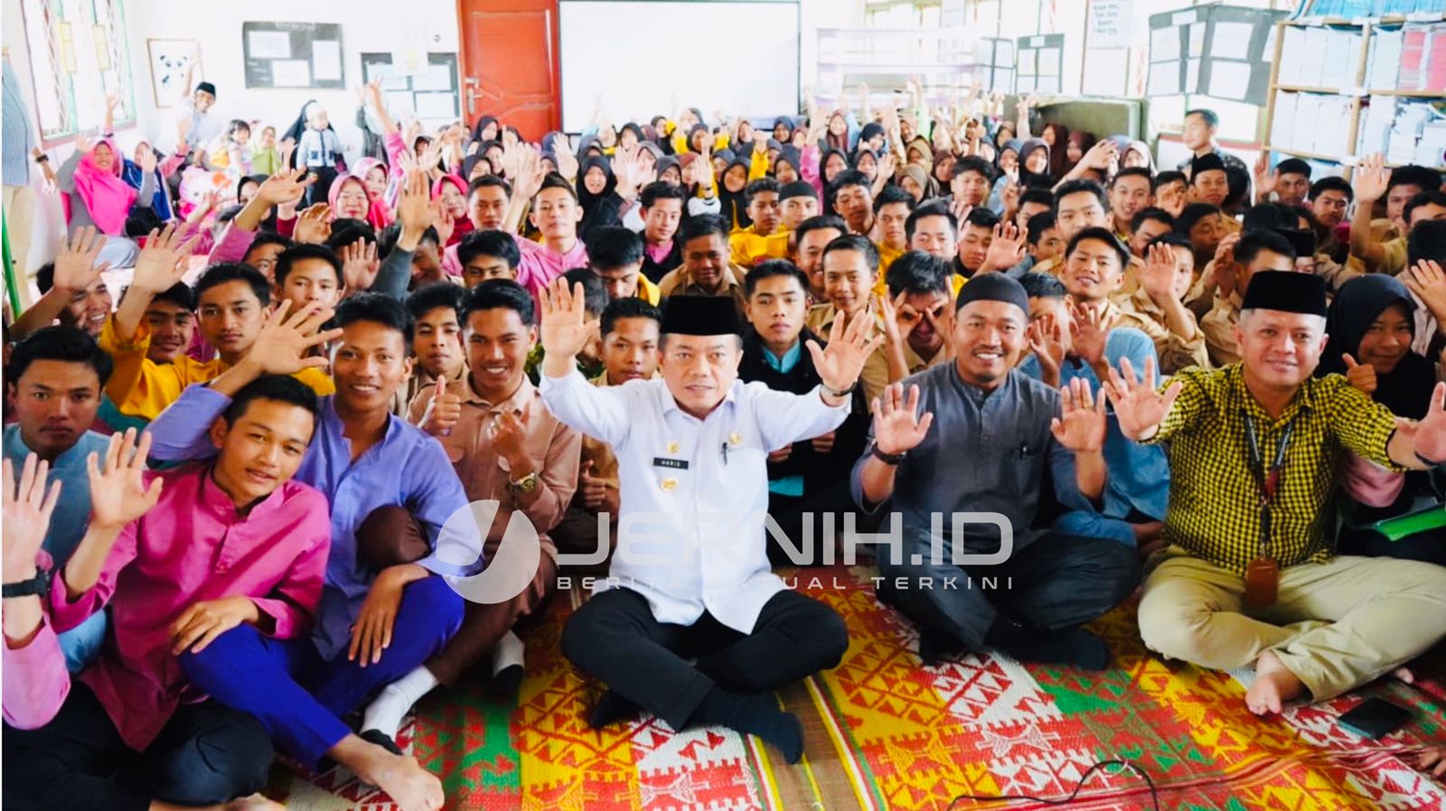 Al Haris sambangi SMAN 9 Merangin di Desa Muara Madras Jangkat