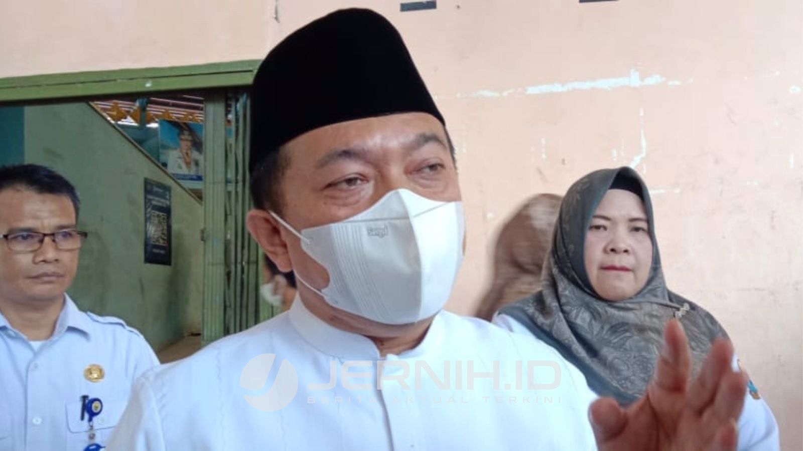 Gubernur Al Haris saat Rakor Kades se-Provinsi Jambi di GOR Kota Baru, Rabu (14/12)